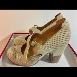 selling women's high heel